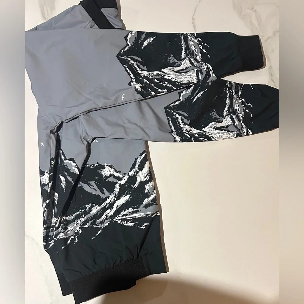DESIGNS BY KC Men's Gray Mountain Print Jacket